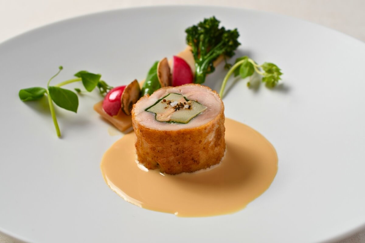 東京メンマとフォアグラ入り大山鶏のバロティーヌ シュプレームソース